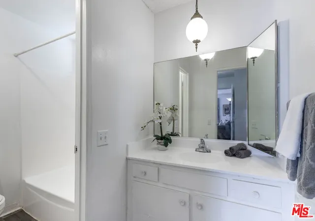 Homes for sale in Los Angeles, CA | 3734 S Canfield Avenue, Los Angeles, CA 90034 | Houzeo