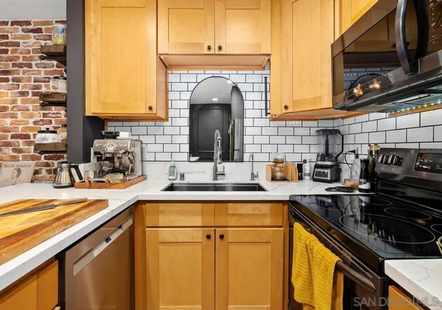 4th image of 1775 Diamond, San Diego, CA 92109