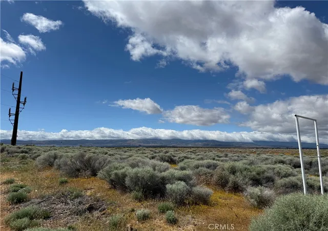 4th image of 170 Avenue B-8, Lancaster, CA 93536 | MLS# SR26089227