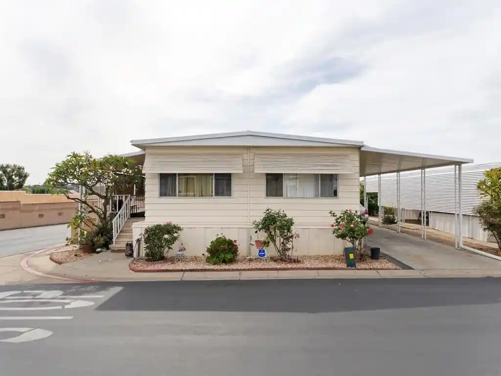 Listing Photo 2 - Condo for sale in 1506 Oak Dr located at 1506 Oak Dr, Vista, CA 92084 - Unit #34