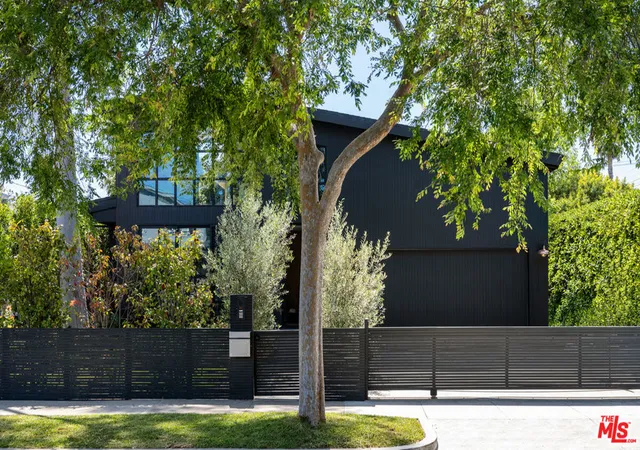 1st image of 3611 Meier St, Los Angeles, CA 90066 | MLS# 26796271