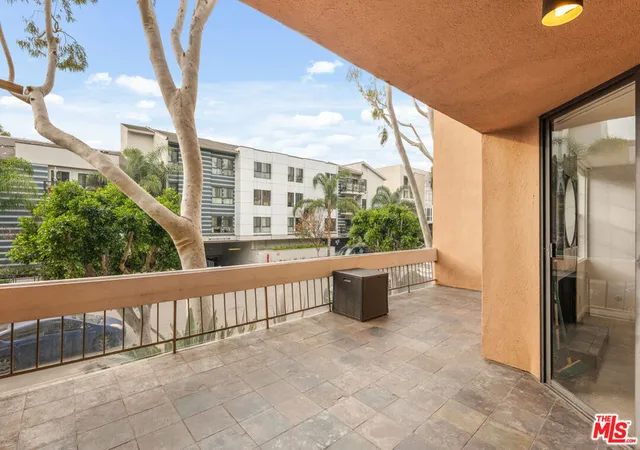 Homes for sale in West Hollywood, CA | 740 N Kings Road, West Hollywood, CA 90069 | Houzeo