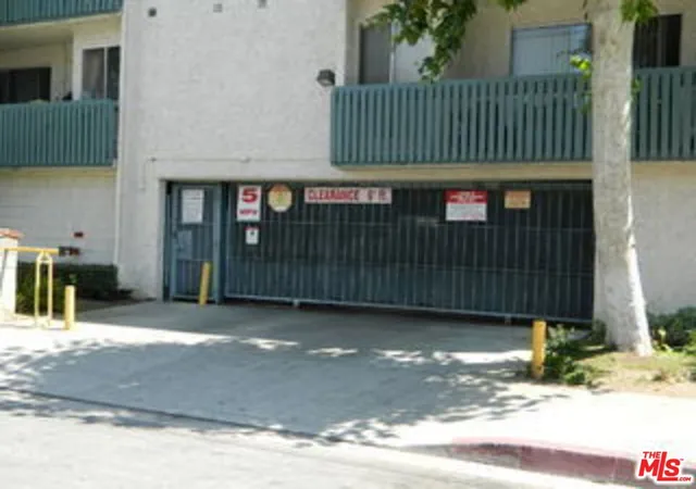 Homes for sale in Inglewood, CA | 550 W Regent Street, Inglewood, CA 90301 | Houzeo