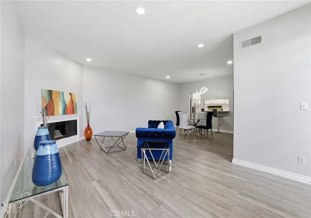 5th image of La Fayette Park Place, Los Angeles, CA 90057