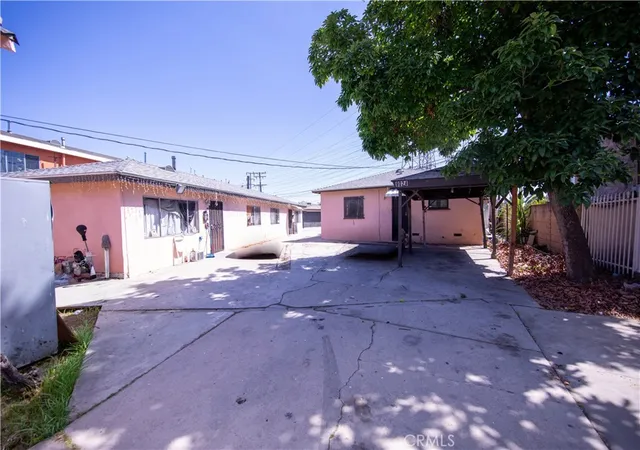 Listing Photo 5 - Condo for sale in building located at 8022 Felix, Bell Gardens, CA 90201