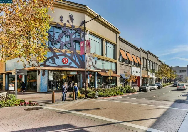 2nd image of 1201 Alta Vis Dr, Walnut Creek, CA 94596