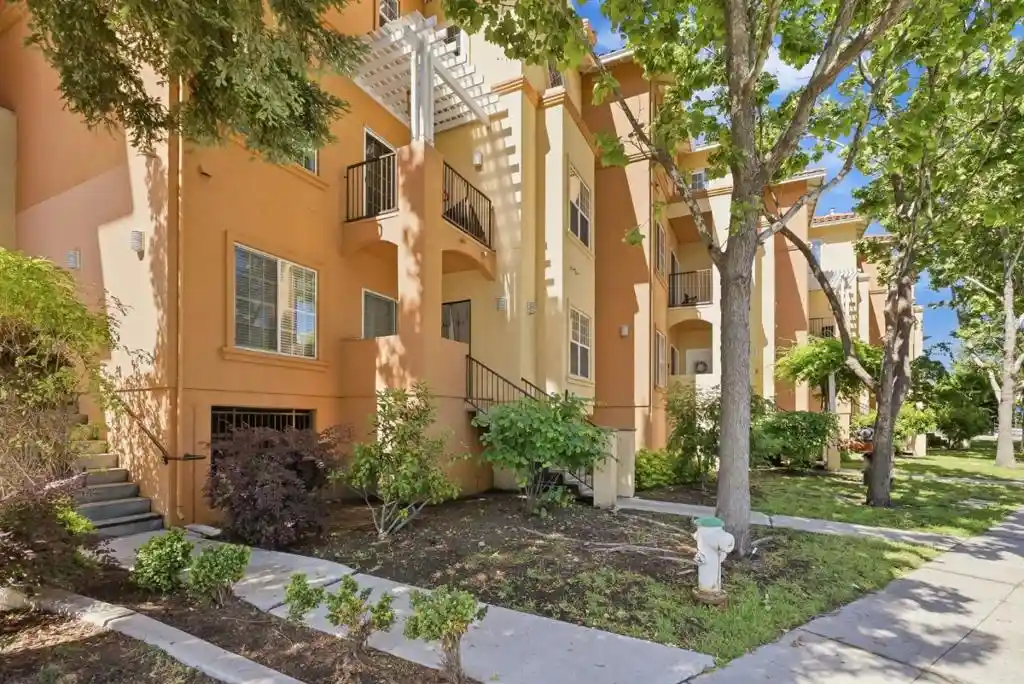 Listing Photo 2 - Condo for sale in 418 E Evelyn Ave located at 418 E Evelyn Ave, Sunnyvale, CA 94086 - Unit #202