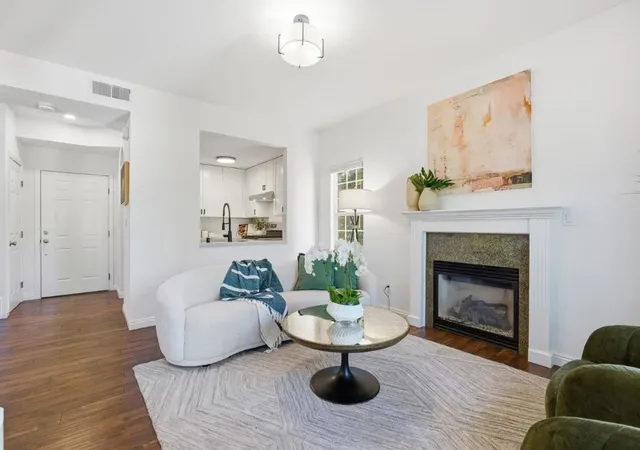 Listing Photo 4 - Condo for sale in building located at 418 E Evelyn Ave, Sunnyvale, CA 94086 - Unit #202