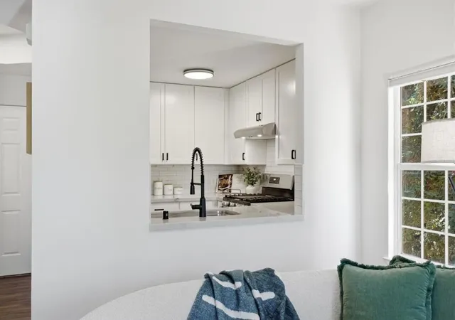 Listing Photo 5 - Condo for sale in building located at 418 E Evelyn Ave, Sunnyvale, CA 94086 - Unit #202