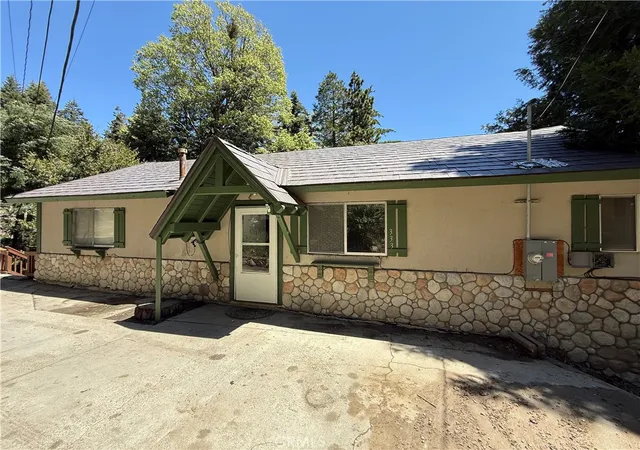 Photo 1 of Sale Pending at 333 La Casita Dr, Twin Peaks, CA 92391 | MLS# CV26089495 | Listing updated on 2026-10-03