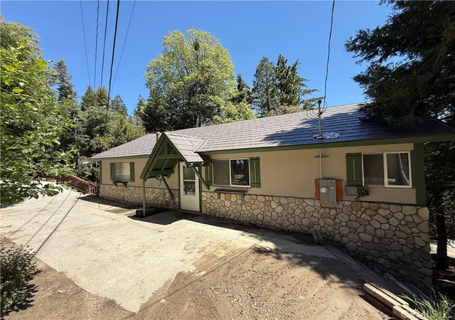 Photo 2 of Sale Pending at 333 La Casita Dr, Twin Peaks, CA 92391 | MLS# CV26089495 | Listing updated on 2026-10-03