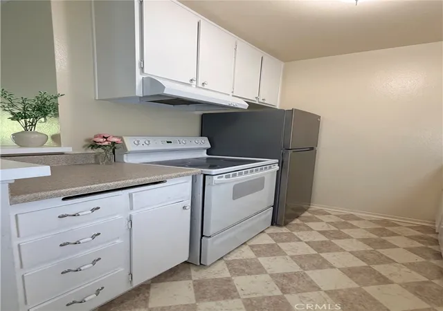 Listing Photo 1 - Condo for sale in building located at 3602 W Estates, Rolling Hills Estates, CA 90274 - Unit #307