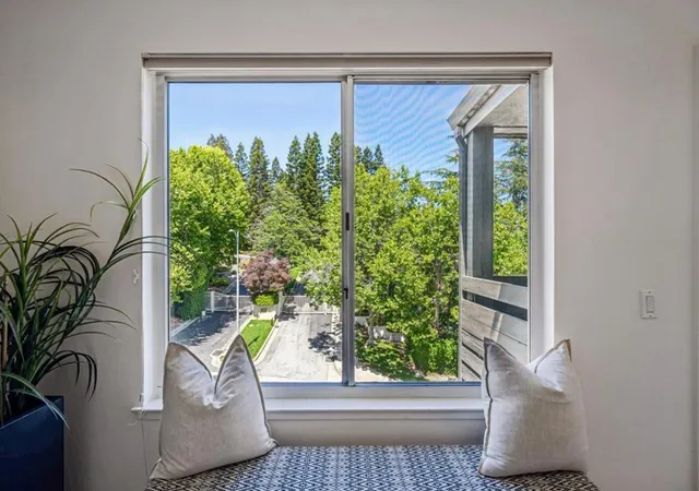 Listing Photo 5 - Condo for sale in building located at 4004 Farm Hl Blvd, Redwood, CA 94061 - Unit #303