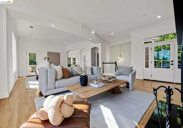 2nd image of 6203 Westwood Way, Oakland, CA 94611 | MLS# 41132357