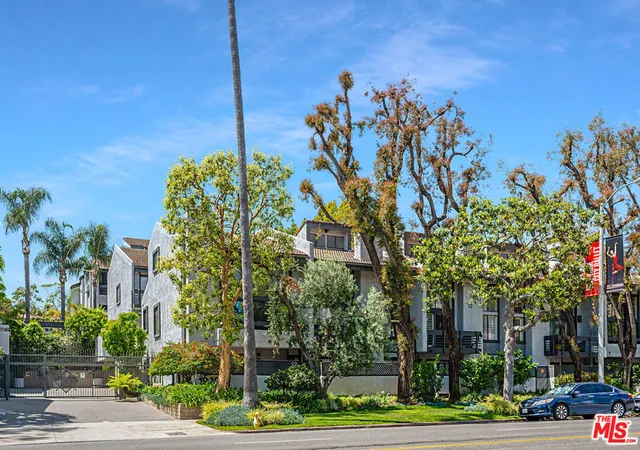 3rd image of 1925 S Beverly Gln Blvd, Los Angeles, CA 90025