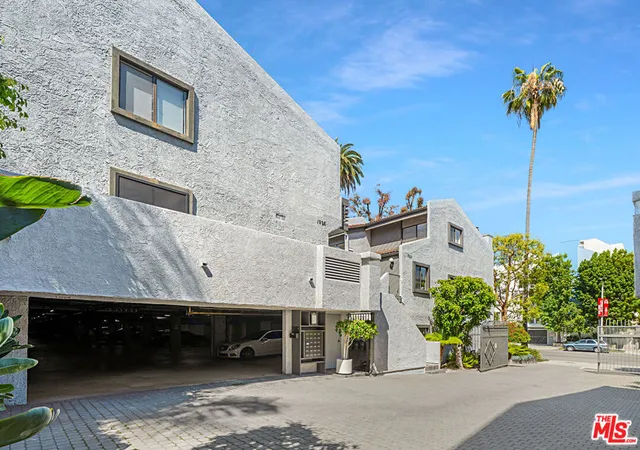 2nd image of 1925 S Beverly Gln Blvd, Los Angeles, CA 90025