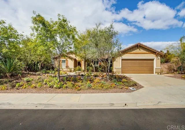 Homes for sale in Fallbrook, CA | 352 Tom Mcguinness Jr Cir, Fallbrook, CA 92028 | MLS# NDP2603984