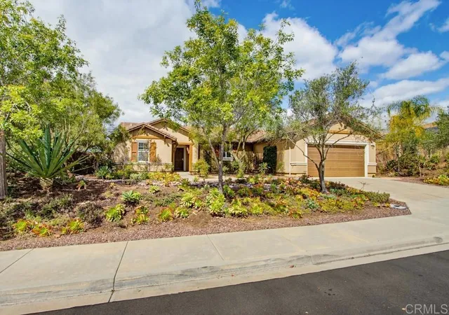Homes for sale in Fallbrook, CA | 352 Tom Mcguinness Jr Cir, Fallbrook, CA 92028 | MLS# NDP2603984