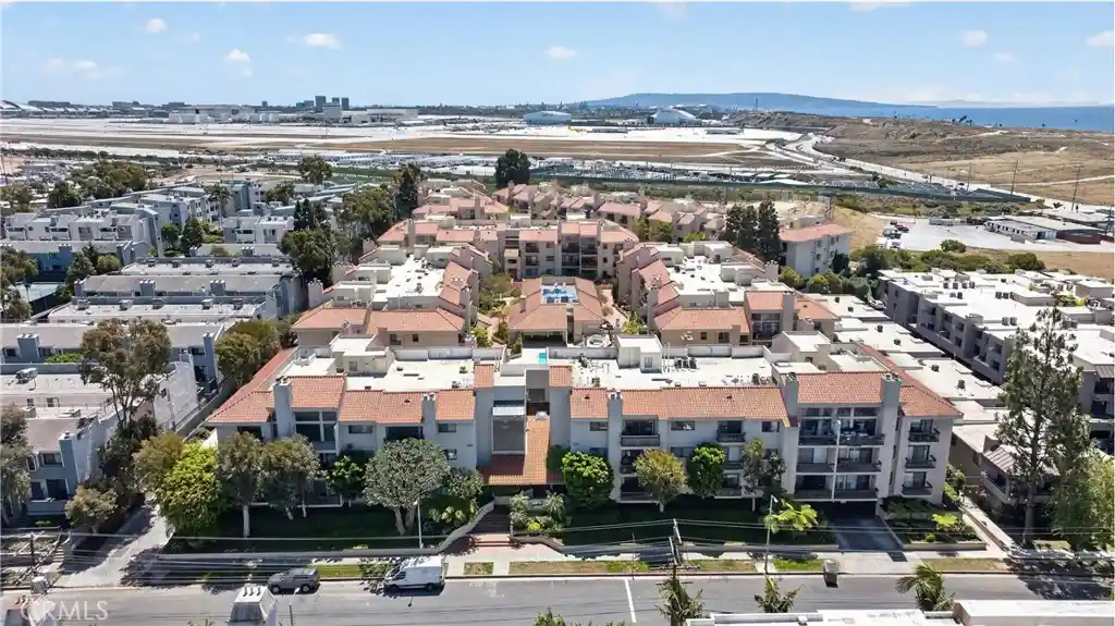 Listing Photo 1 - Condo for sale in 8180 Manitoba St located at 8180 Manitoba St, Playa Del Rey, CA 90293 - Unit #4-136