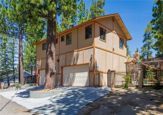 Photo 3 of Single family home for sale at 39900 Lakeview, Big Bear Lake, CA 92315 | MLS# SW26089642 | Listing updated on 2026-07-13