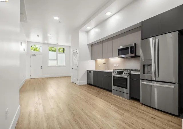 4th image of 1545 32Nd Street #111, Oakland, CA 94608 | MLS# 41132369