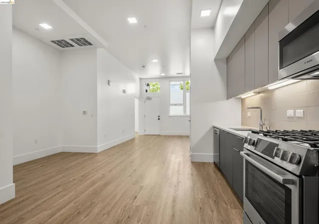 5th image of 1545 32Nd Street #111, Oakland, CA 94608 | MLS# 41132369