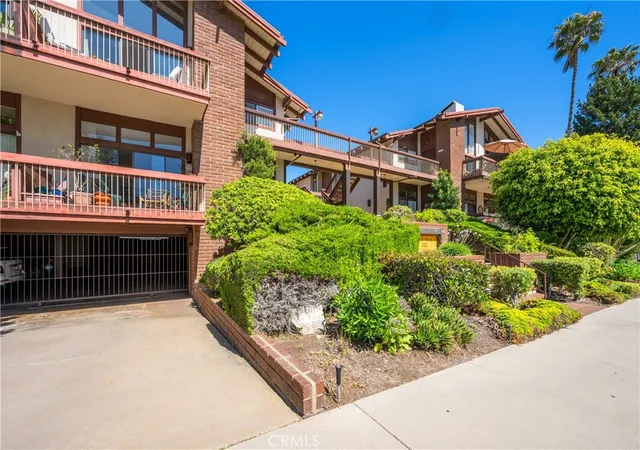Homes for sale in Palos Verdes Estates, CA | 2322 Palos Verdes Drive, Palos Verdes Estates, CA 90274 | Houzeo
