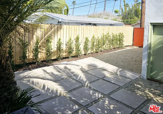26th image of 910 Victoria Ave, Venice, CA 90291 | MLS# 26794069