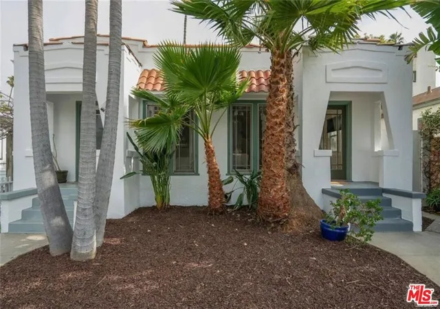 2nd image of 910 Victoria Ave, Venice, CA 90291 | MLS# 26794069