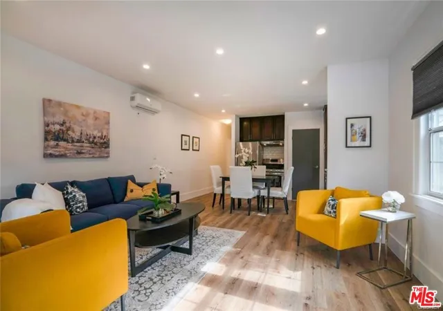 3rd image of 910 Victoria Ave, Venice, CA 90291 | MLS# 26794069