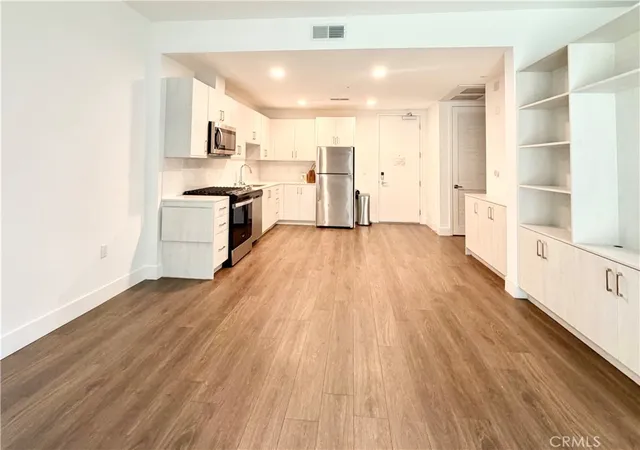 3rd image of 709 E Walnut Street #222, Pasadena, CA 91101 | MLS# OC26089386