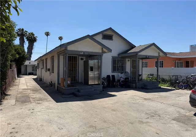 1st image of 678 W 61st #3, Los Angeles, CA 90044 | MLS# DW26089699