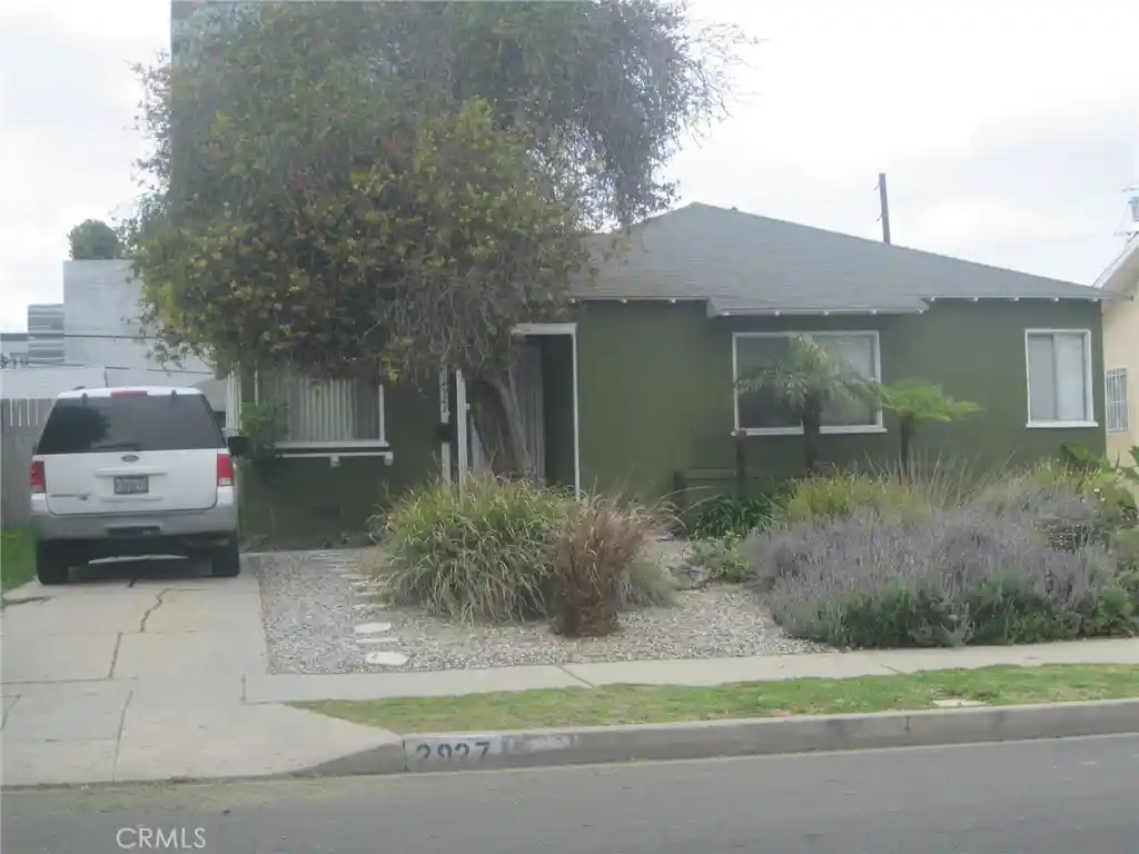 Single family home for sale at 2927 S Genesee Ave, Los Angeles, CA 90016 | MLS# SR26089708