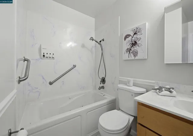 3rd image of 1073 Mohr Ln, Concord, CA 94518