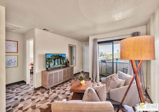 Homes for sale in Palm Springs, CA | 675 N Los Felices Cir, Palm Springs, CA 92262