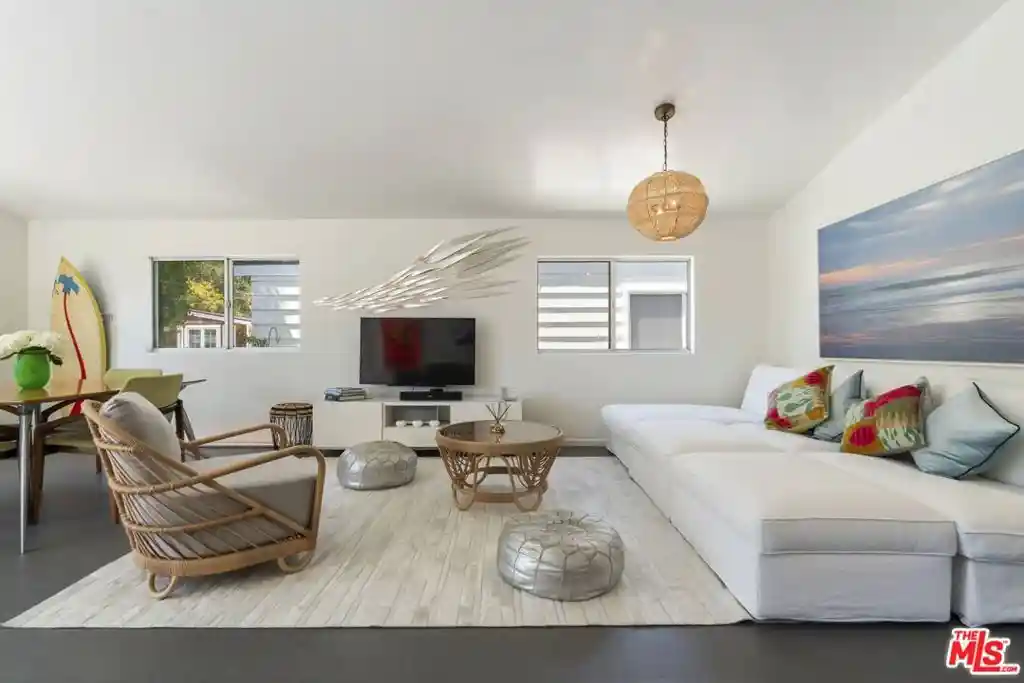 Photo 1 of Manufactured home for sale at 29 Paradise Cvs Rd, Malibu, CA 90265 | MLS# 25571239 | Listing updated on 2026-08-07