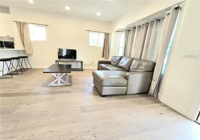 2nd image of 1225 W 41st #1227, Los Angeles, CA 90037 | MLS# DW26089959