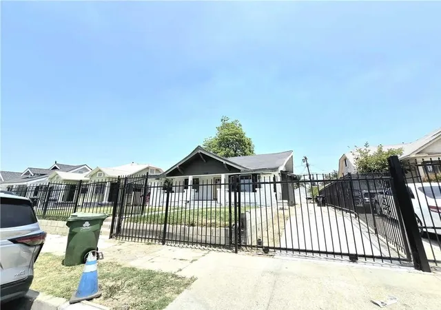 2nd image of 1225 W 41St, Los Angeles, CA 90037