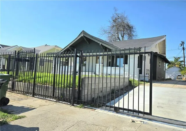 39th image of 1225 W 41st #1227, Los Angeles, CA 90037 | MLS# DW26089959