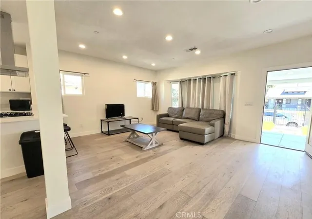 3rd image of 1225 W 41St, Los Angeles, CA 90037