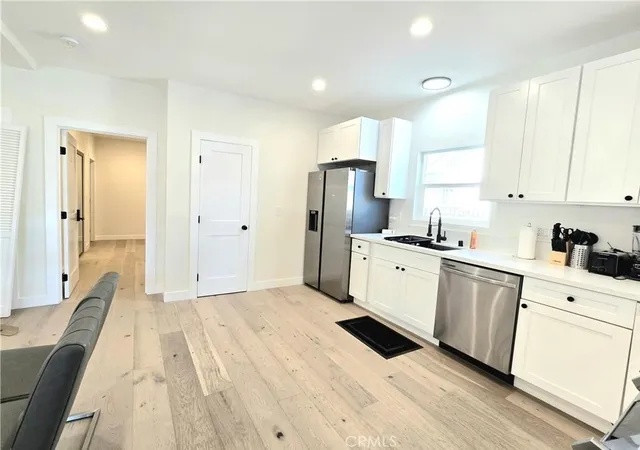 5th image of 1225 W 41St, Los Angeles, CA 90037