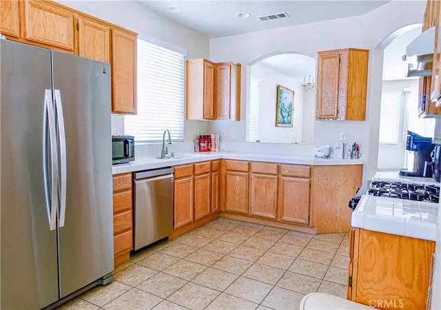 Photo 3 of Sale Pending at 13656 Sandpiper Pl, Victorville, CA 92392 | MLS# WS26090088 | Listing updated on 2026-07-11