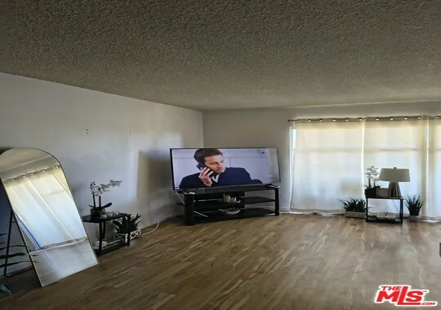 2nd image of 855 Victor Ave #305, Inglewood, CA 90302 | MLS# 26805029