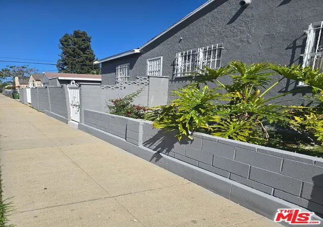 Photo 4 of Single family home for sale at 5959 Arlington Ave, Los Angeles, CA 90043 | MLS# 26806037 | Listing updated on 2026-10-07