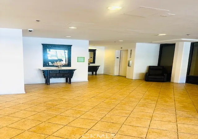 Photo 3 of Condo for sale at 421 S La Fayette Park #214, Los Angeles, CA 90057 | MLS# PW26089360 | Listing updated on 2026-09-30