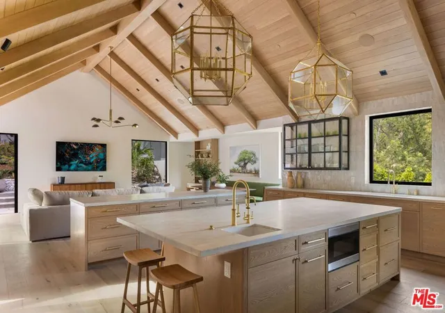 1st image of 12309 Viewcrest Rd, Studio City, CA 91604 | MLS# 26793259