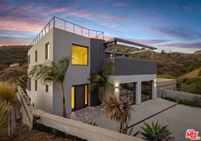 Photo 3 of Single family home for sale at 3004 Sequit Dr, Malibu, CA 90265 | MLS# 25586201 | Listing updated on 2026-09-04