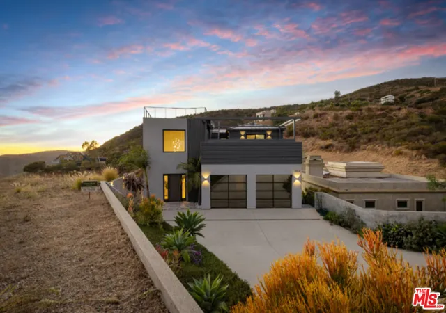 Photo 4 of Single family home for sale at 3004 Sequit Dr, Malibu, CA 90265 | MLS# 25586201 | Listing updated on 2026-09-04