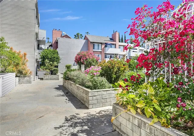 Homes for sale in Winnetka, CA | 20235 Keswick #213, Winnetka, CA 91306 | MLS# SR26088338