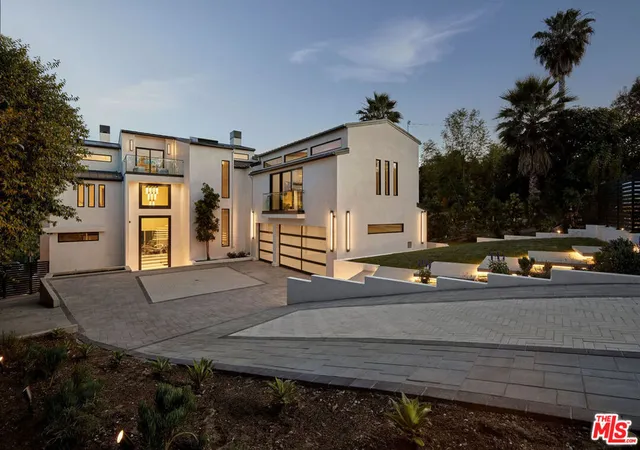 1st image of 16838 Oak View Dr, Encino, CA 91436 | MLS# 26798115